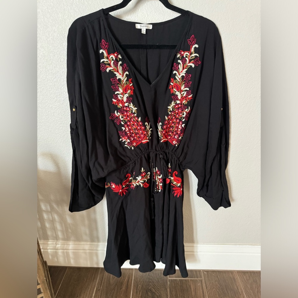 JODIFL size Large Dress with Embroidery Cinch Waist